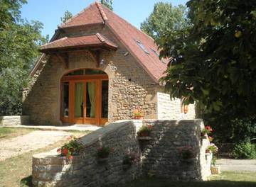 Gîte pour 8 personnes, avec terrasse ainsi que vue sur le lac et jardin à Rignac (Lot)