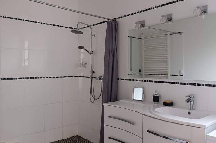 Gîte pour 4 personnes, avec Terrasse ainsi que Jardin et Piscine à L'Isle-sur-la-Sorgue - 4