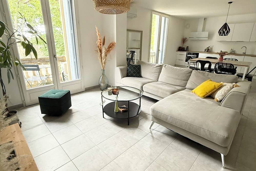 Ganze Wohnung, Le Hugo F3 in maison de maître - Charm & conviviality close to town and beaches in Marsillargues, Côte d'Améthyste