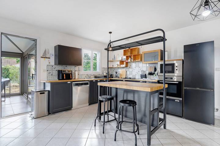 Villa Joël – Casa com piscina privada a 10 min das praias in La Jonchère, Vendeia