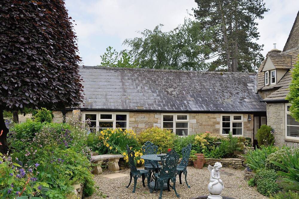 1 bedroom accommodation in Ampney Crucis, near Cirencester in Cirencester, Gloucestershire