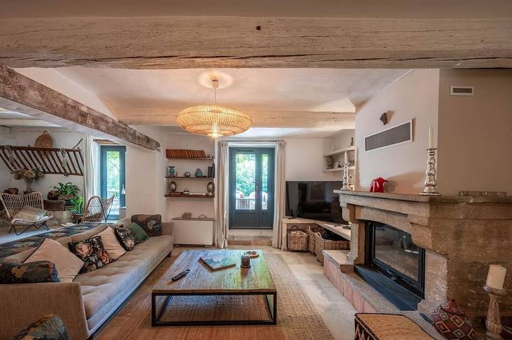 Timeless Provencal farmhouse and large swimming pool in a magnificent wooded park in Plan-d'Orgon, Arles und Umgebung