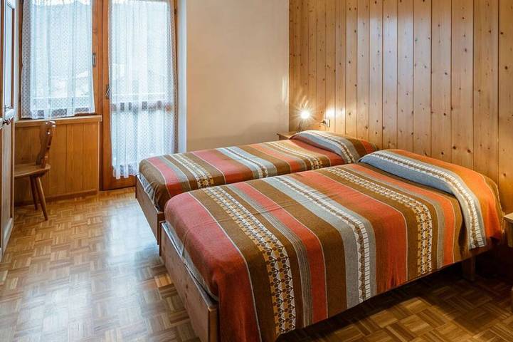 Ganze Wohnung, Spacious Apartment for 8 with Monte Pelmo Views & Terrace in San Vito di Cadore, Dolomiti Superski