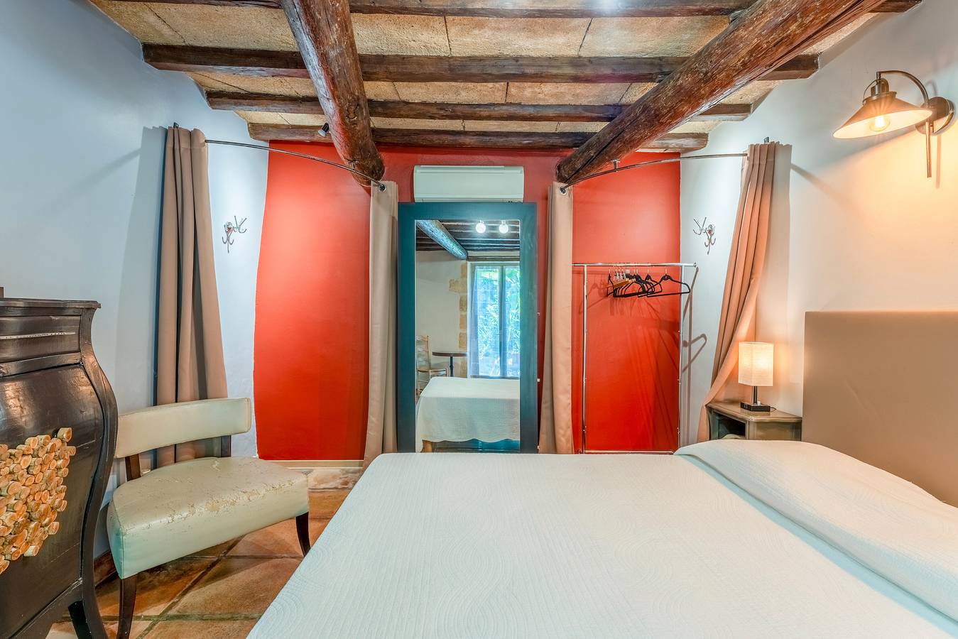 Habitación Galet Rose con piscina compartida, Wi-Fi y aire acondicionado in Collias, Region de Nimes