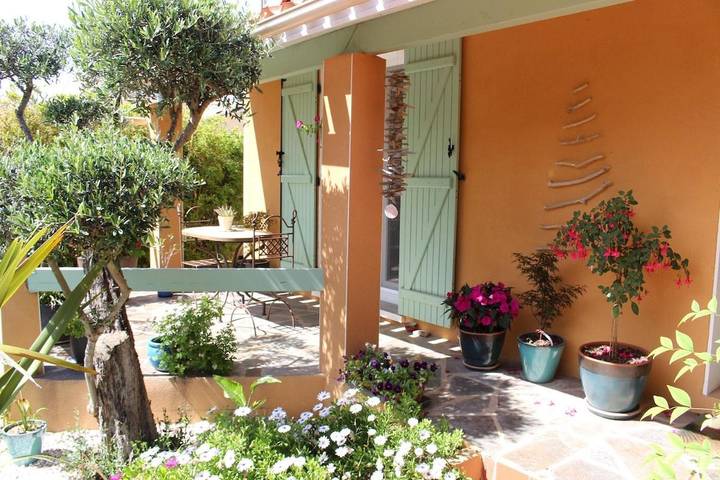 Location de vacances pour 6 personnes, avec piscine ainsi que vue et jardin à Mireval - 3