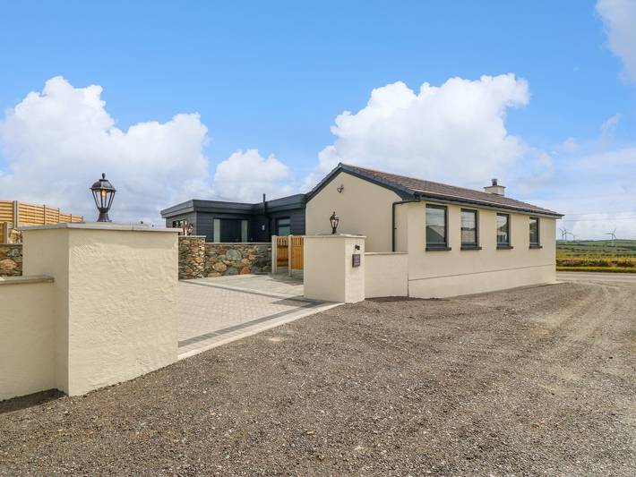 Cottage for 6 people, with Hot tub and Garden on the Isle of Anglesey