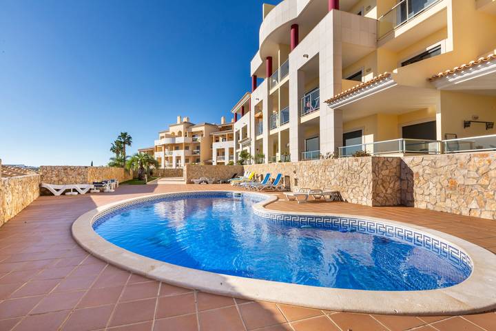 Apartment for 5 people, with garden and balcony in Albufeira