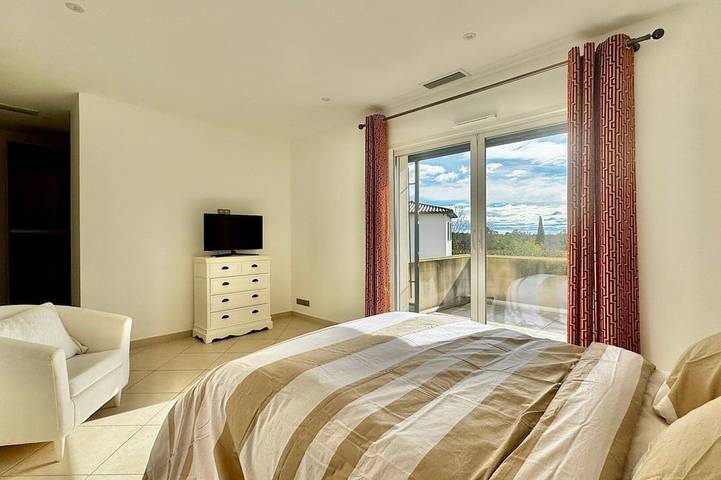 Villa Calma, Confort, Piscine & Jacuzzi in Teyran, Costa mediterránea (Francia)