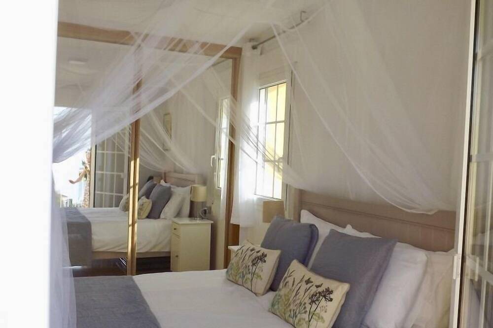 Villa with private pool and sea view from 1st floor, 5 mins walk to beach in Cala Vedella, Sant Josep de sa Talaia