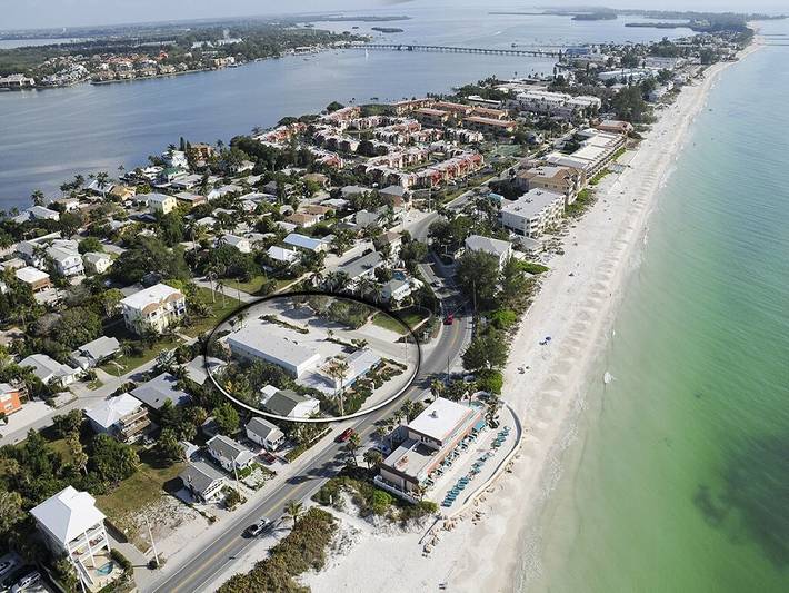 Vacation rental for 4 people, with balcony and hot tub as well as pool in Bradenton Beach