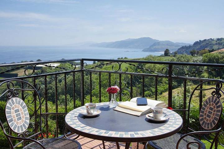 Apartamento para 4 personas, con Balcón y Terraza además de Jardín y Vistas en Guetaria