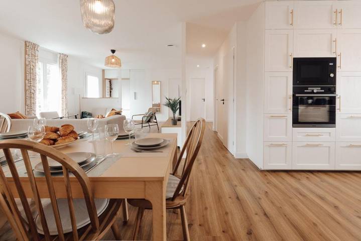 Location de vacances pour 14 personnes, avec Balcon ainsi que Terrasse et Jardin à Nieul-sur-Mer