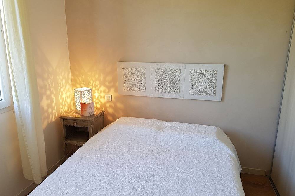 Magnificent Villa with dominant view and heated swimming pool in Langlade, Nimes region
