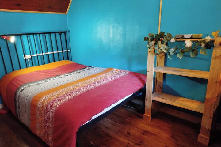 Bohemian holiday home with lake view in Aiguebelette-le-Lac, Chambéry und Umgebung