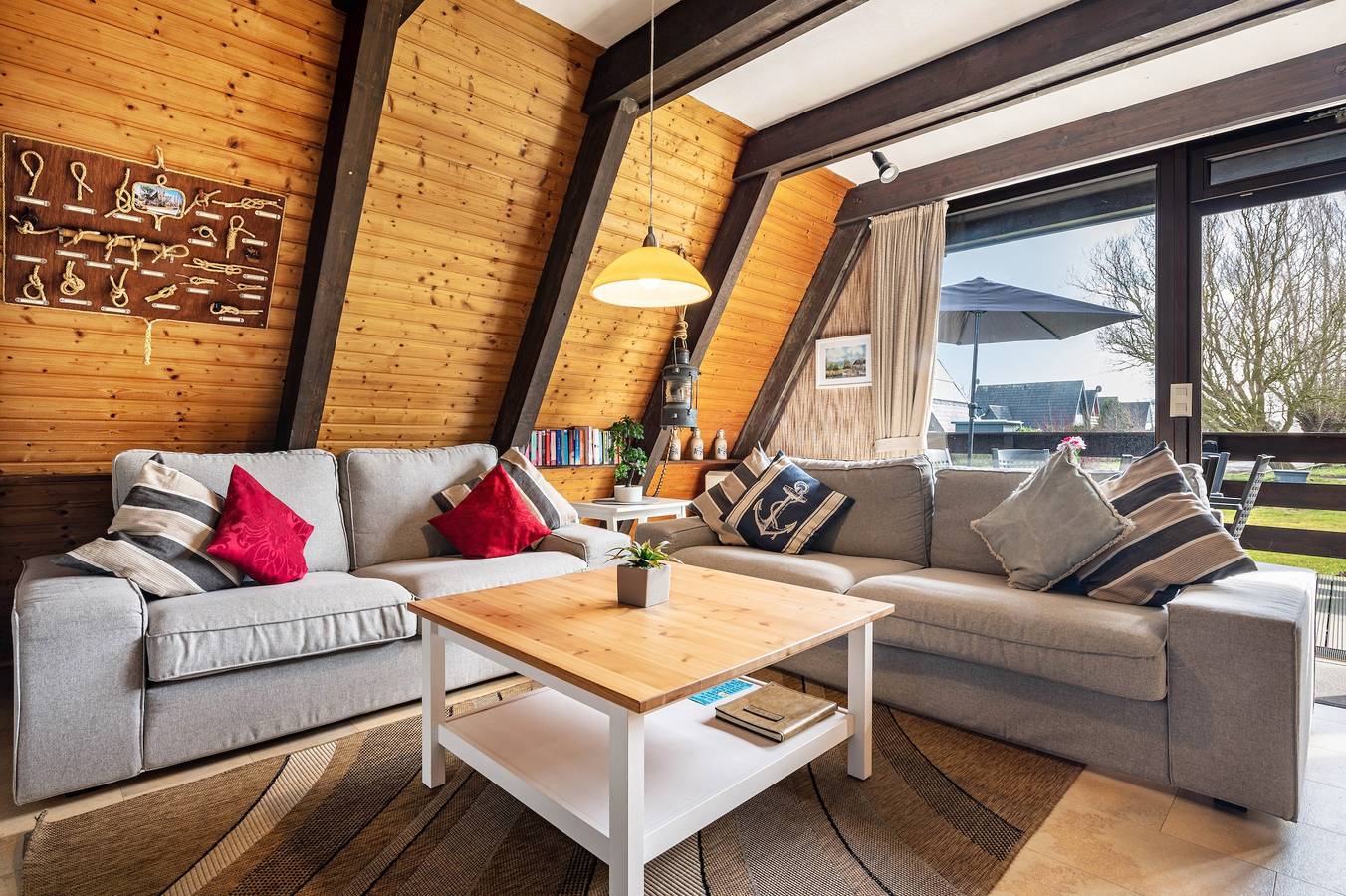 Ferienhaus 'Hafenhuus am Meer' mit privater Terrasse, privatem Garten und Wi-Fi in Fedderwardersiel, Butjadingen