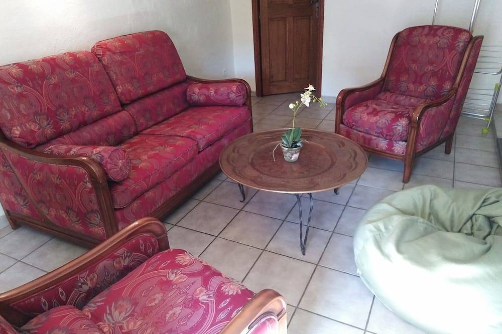 Appartement entier, Gite au coeur de la provence ( Les Rosiers ) in Le Chaffaut-Saint-Jurson, Alpes-de-Haute-Provence