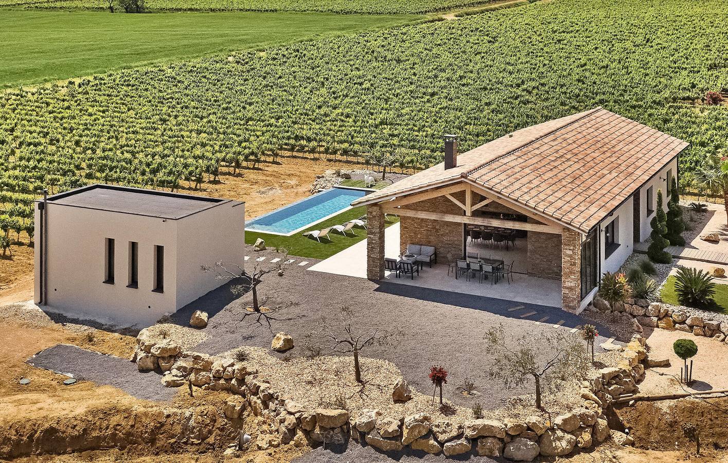 Appartement de luxe avec piscine, parking et WiFi, à 1,5 km de Servian in Servian, Côte méditerranéenne (France)