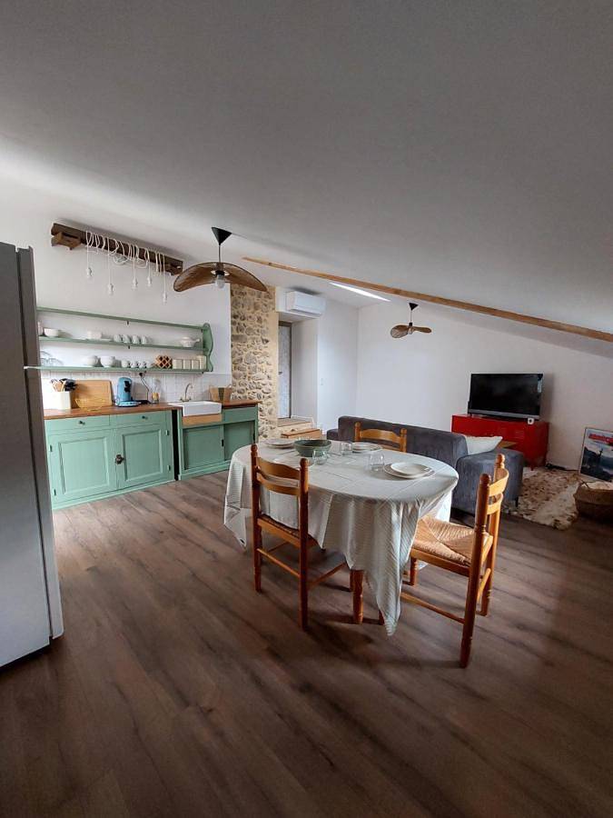 Appartement entier, Two-Bedroom Apartment in Rosières (Ardèche), Parc naturel régional des Monts d'Ardèche