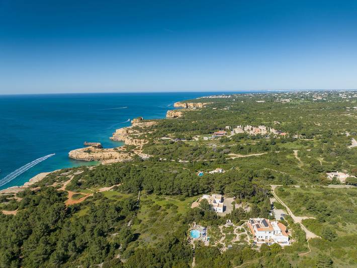 Gîte pour 2 personnes, avec jardin ainsi que terrasse et piscine à Porches - 4