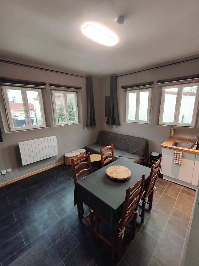 Appartement entier, One-Bedroom Apartment in Châlons-en-Champagne, Marne
