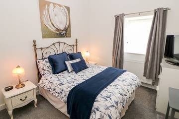 Log Cabin for 4 People in Buxton, Peak District, Photo 1