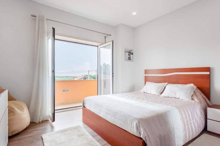 Location de vacances pour 8 personnes, avec balcon et jardin dans Marinhas - 2