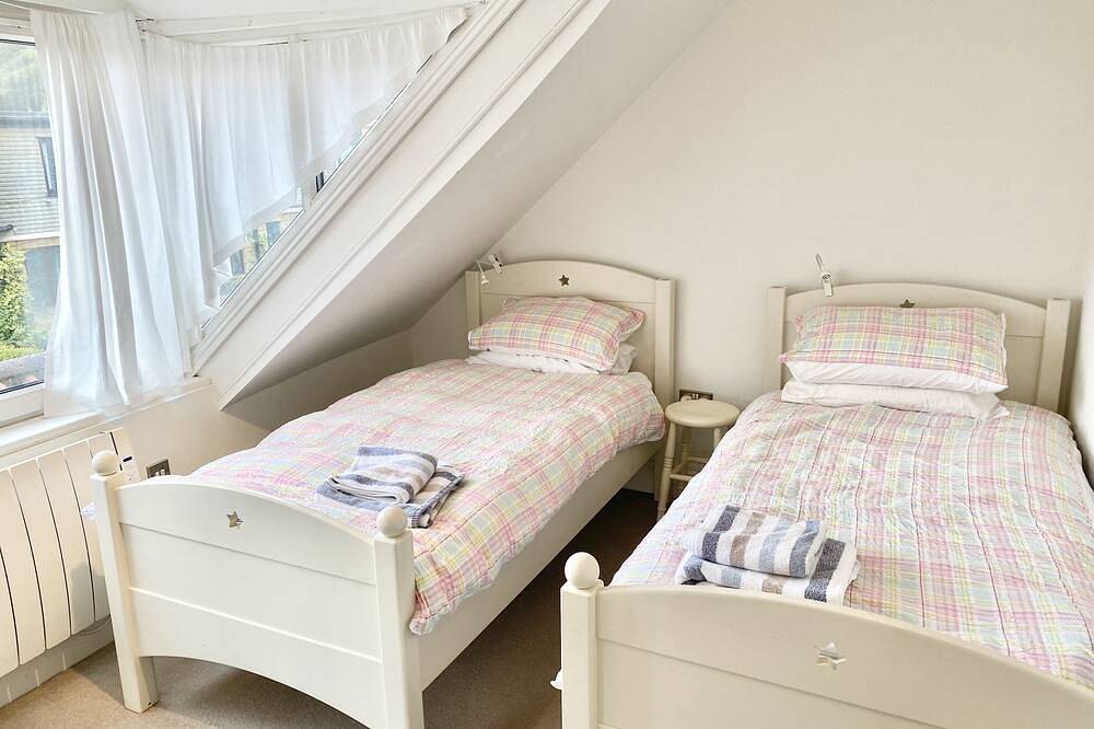 Entire apartment, Stunning Sandsend Property  - 30 meters from the beach! in Sandsend, North York Moors National Park