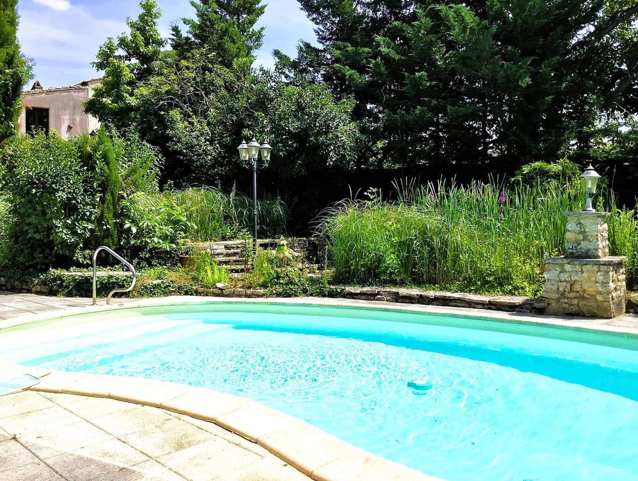 Maison de vacances « Mas Provençal 12 Personnes » avec piscine privée, terrasse et Wi-Fi in Exoudun, Région de Niort