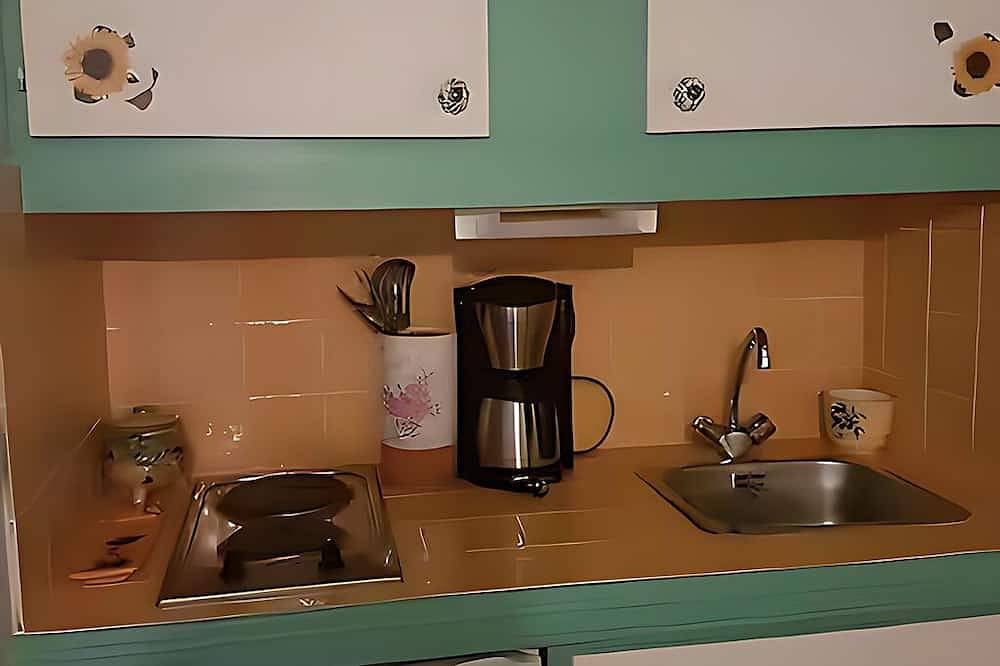 Small apartment under villa with shops near swimming pool 30mm from the sea in La Bouilladisse, Marseille und Umgebung