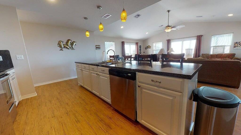 Gemütliches, zentral gelegenes 4-Schlafzimmer-Cottage am Strand in Crystal Beach, Galveston County