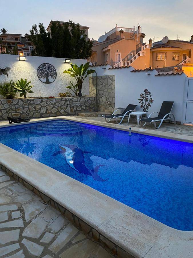 Casa rural para 5 personas, con terraza y vistas además de piscina y jardín en Rojales