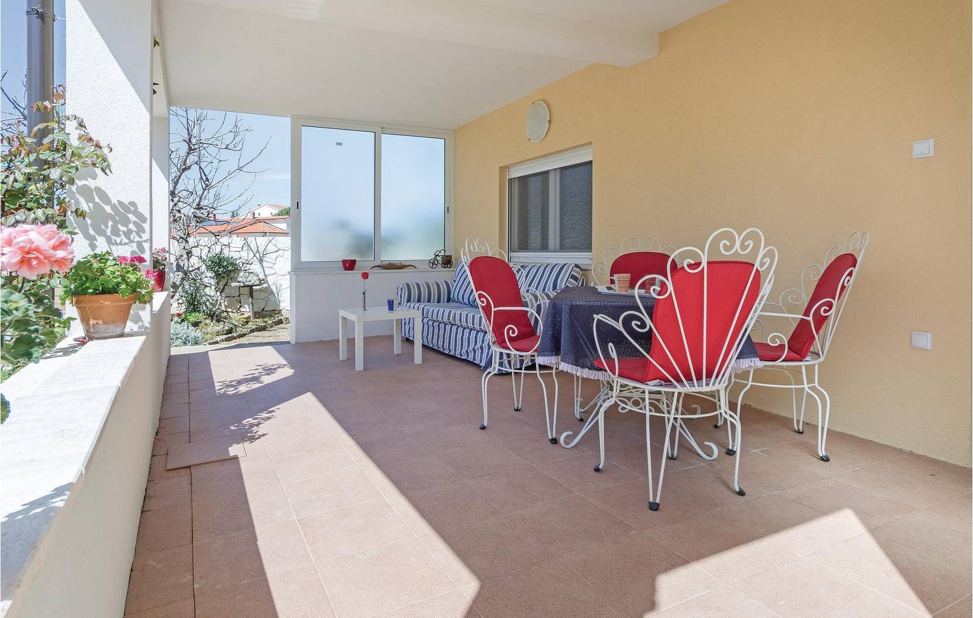 Ganze Ferienwohnung, Ferienwohnung für 6 Personen mit Terrasse in Valbandon, Südküste Istrien