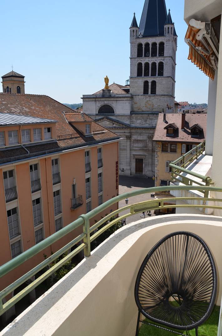 Gîte pour 2 personnes, avec balcon et vue sur le lac dans Office De Tourisme Lac D Annecy Rive Plein Soleil - 2