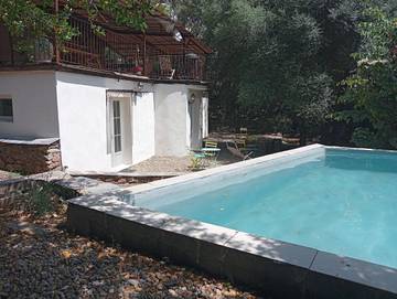 Gîte pour 4 personnes, avec vue ainsi que jardin et piscine à Oletta