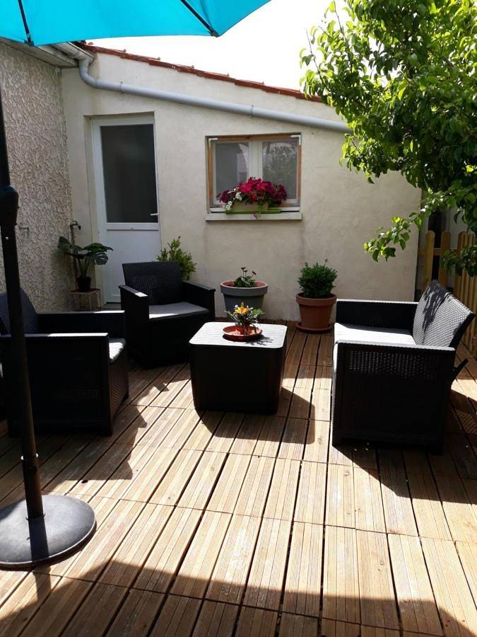 Double Room with Private Bathroom in Aigrefeuille-d'Aunis, Région de Rochefort