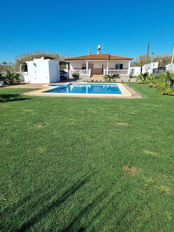 Chalet para 6 personas, con Jacuzzi y Terraza además de Jardín y Piscina en Castellón de la Plana