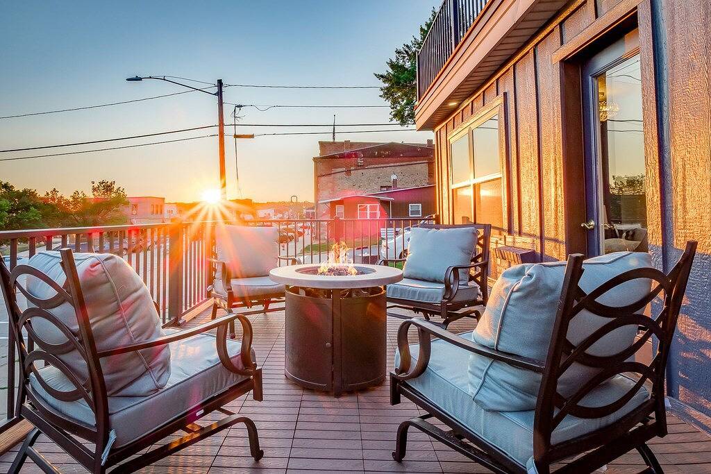 Ganze Wohnung, Full Kitchen | Private Deck | Lounge Downtown in Pierce County (WI)