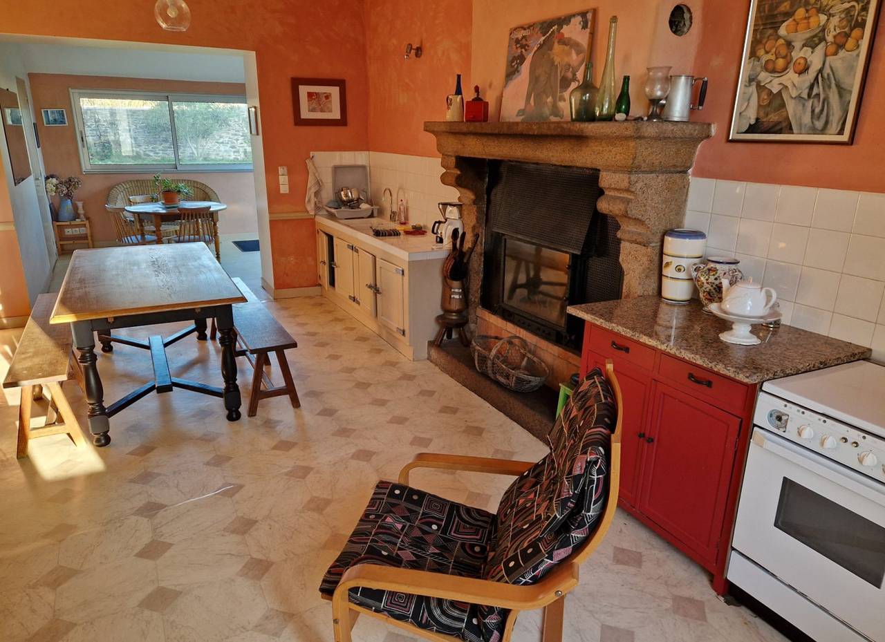 Grande maison de caractère avec jardin clos proche mer in Trédarzec, Côte de Granit Rose