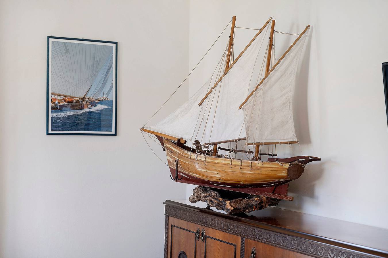 Entire apartment, Apartment 'Il Boma - Capitan Libeccio' with Lake View, Wi-Fi and Air Conditioning in Garda, Garda Mountains
