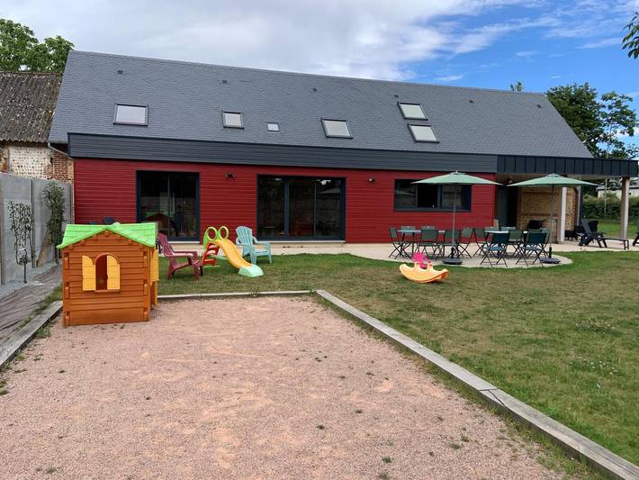 Gîte pour 12 personnes, avec terrasse et jardin