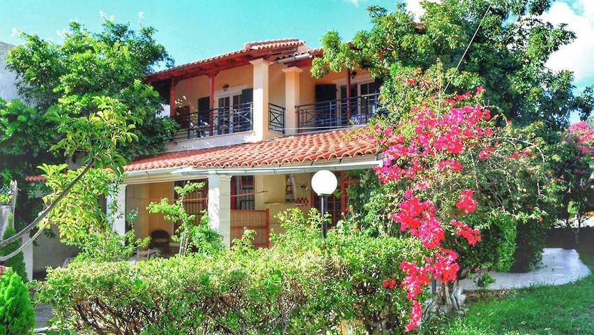 Apartment for 5 people, with view and ocean view as well as terrace and garden in Agios Gordios