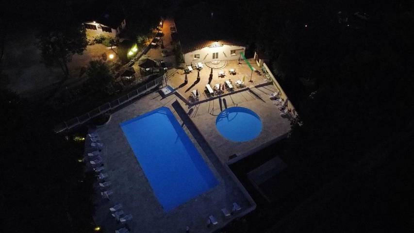 Location de vacances pour 4 personnes, avec jardin ainsi que bassin pour enfant et piscine à Tourtoirac - 2