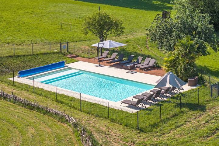 Location de vacances pour 4 personnes, avec jardin ainsi que vue et piscine, adapté aux familles à Sergeac - 3