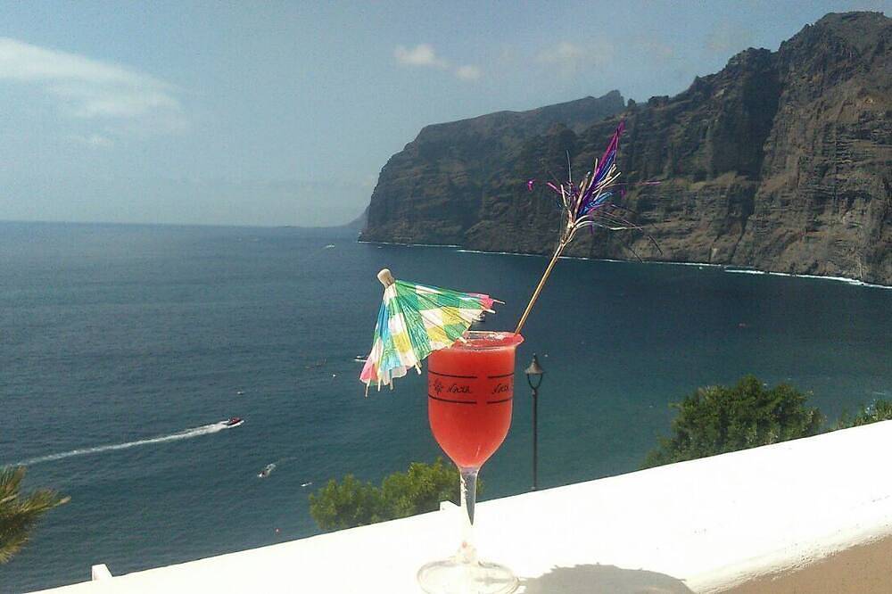 Entire apartment, Apartment With Sea Views And Fantastic Sunshine in Playa de los Guíos, Santiago del Teide