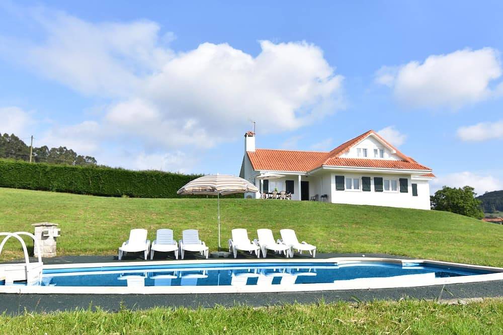 Espectacular casa con piscina y gran jardín in Entrambasaguas, Costa de Cantabria