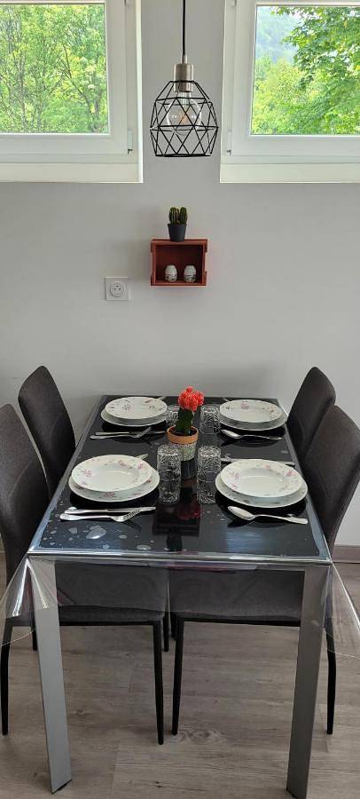 Appartement entier, One-Bedroom Apartment in Ravilloles, Parc naturel régional du Haut-Jura