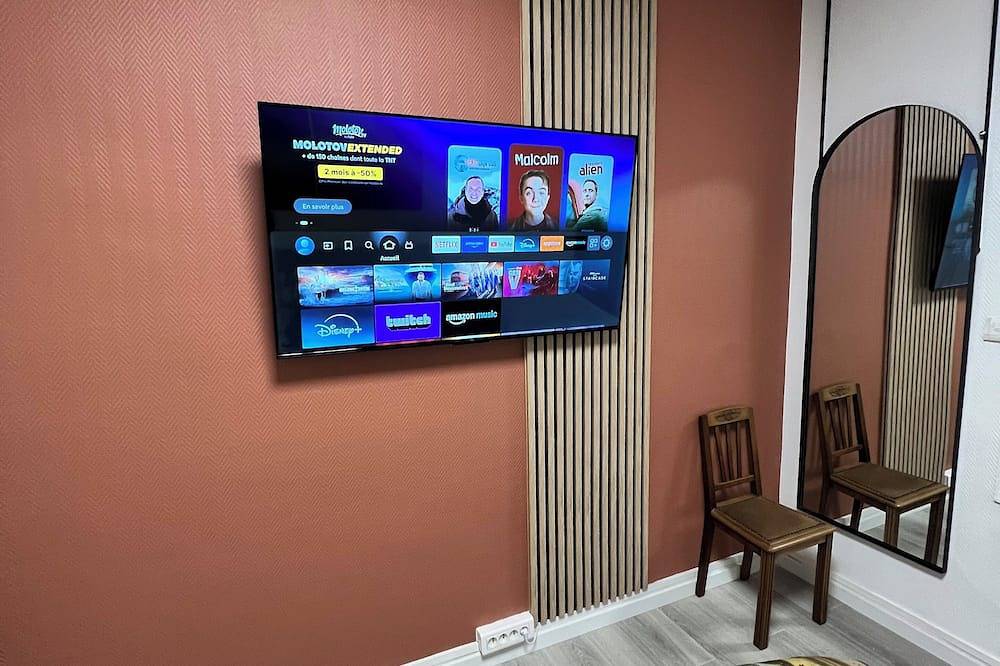 Entire apartment, T2 quiet - air conditioning, private parking - Abbaye aux Dames in Saintes, Saintes region