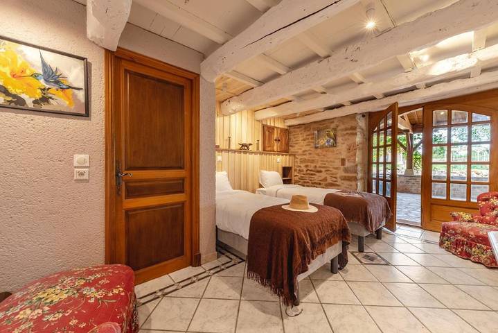 Chambre d’hôte pour 2 personnes, avec vue ainsi que piscine et jardin, adapté aux familles