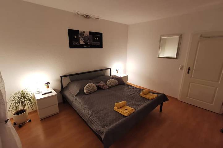 Ferienwohnung für 6 Personen, mit Balkon und Garten in Bergpark Wilhelmshöhe - 2