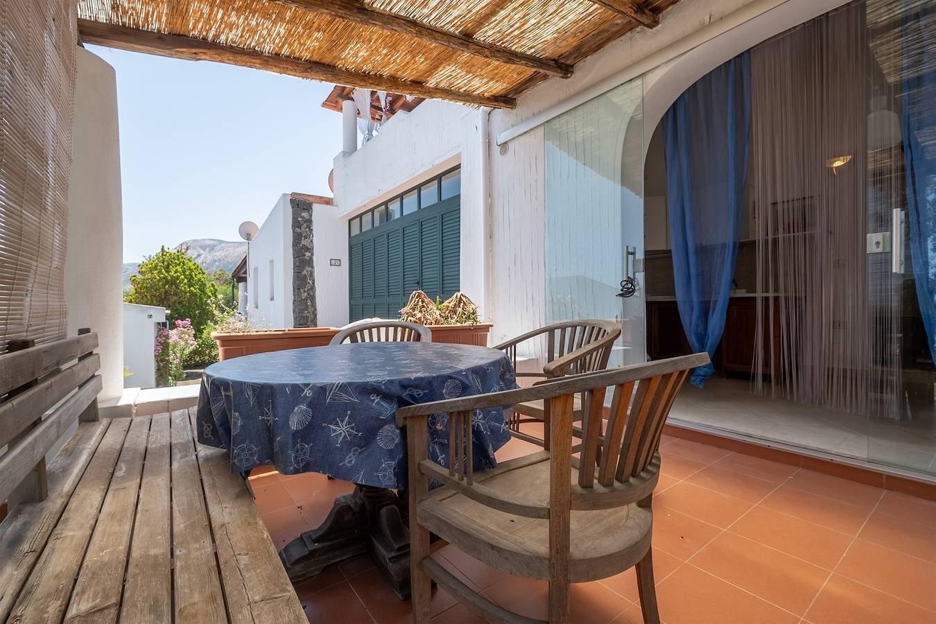 Vacation Home "Jerà C18 Bis Vista Mare" with Sea View, Private Terraces & Wi-Fi in Vulcano